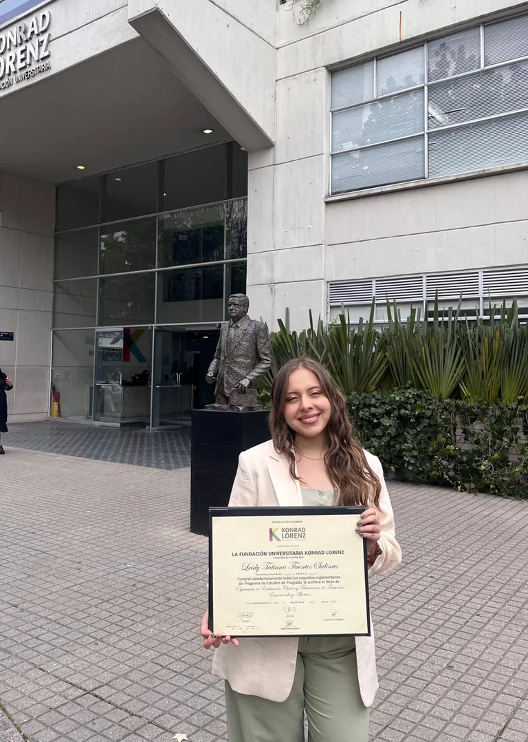 Tatiana Fuentes en su graduación de especialización en la Fundación Universitaria Konrad Lorenz